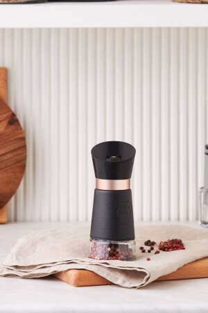 مصنع العطور من الجلد اللاتيني 153. 09. 01. 0313 - Karaca