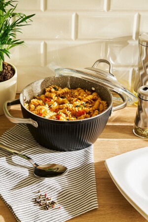 (منيز سانسا) ، حفرة غرانيت عميقة 22 سم 600 15 01. 2249 - Emsan