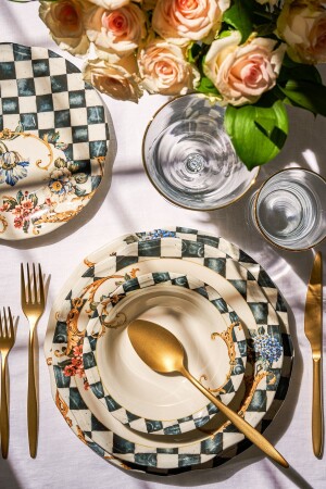 (منتز فيكتوريا) ، مجموعة عشاء 24 قطعة لـ6 أشخاص 600. 15. 01. 2420 - Emsan