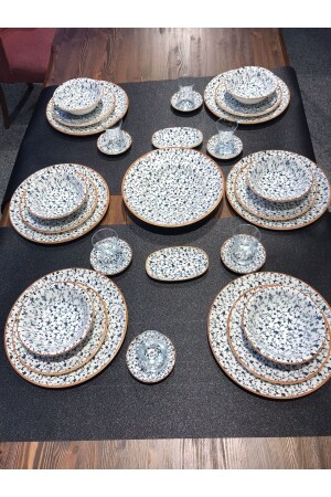 مجموعة من العشاء من سلسلة من طراز 