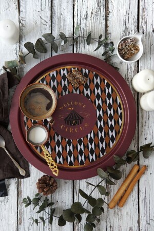 سلة معدنية مستديرة ذات نمط من طراز 