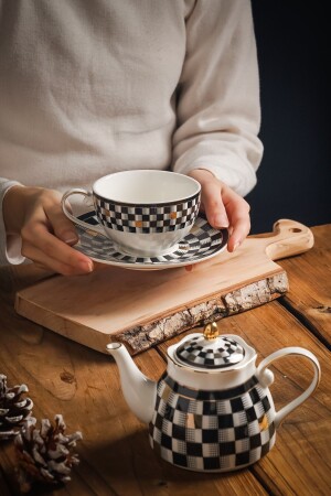 4-teiliges Set aus goldener Tee- und Kaffeetasse mit Schachbrettmuster und Teekanne aus Porzellan - 2