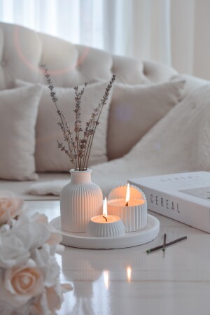 5-teiliges Set aus Soja-Duftkerzen, Vase, Teelicht und Tablett in weißer Farbe mit speziellem Design. Set mit duftendem, stilvollem Design - 3
