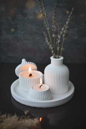 5-teiliges Set aus Soja-Duftkerzen, Vase, Teelicht und Tablett in weißer Farbe mit speziellem Design. Set mit duftendem, stilvollem Design - 4