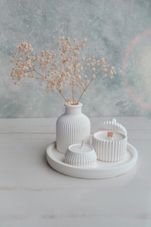 5-teiliges Set aus Soja-Duftkerzen, Vase, Teelicht und Tablett in weißer Farbe mit speziellem Design. Set mit duftendem, stilvollem Design - 5