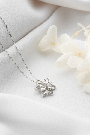 925 Ayar Gümüş Işıklı Kutuda Beyaz Lotus Çiçeği Kolye - 6
