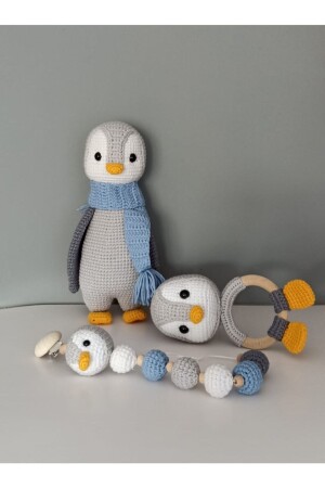 Amigurumi Blauer Pinguin mit Schal, Schlafbegleiter für Neugeborene, Schnullerband, Rassel-Set Us9001 - 2