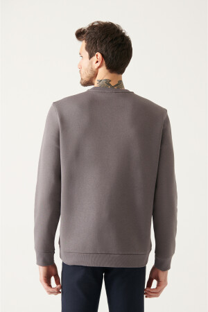 Anthrazitfarbenes Herren-Sweatshirt mit Rundhalsausschnitt und 3-fädigem Fleece-Aufdruck in normaler Passform A22Y1129 - 6