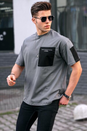 Basic-T-Shirt für Herren mit geräuchertem Taschendetail - 1