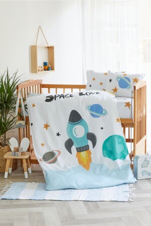 Bio-Komplettset für Babybettwäsche aus bedrucktem Baumwollsatin – Motiv „Rakete und Weltraum“. - 2