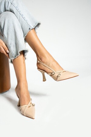 Biyana çift bantlı toka detaylı bej rugan kadın topuklu ayakkabı - 3