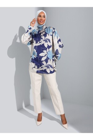 Bluse aus Satin mit Blumenmuster und Gipe-Detail an Kragen und Ärmelenden – Marineblau Ecru – Refka Woman 8729036 - 1