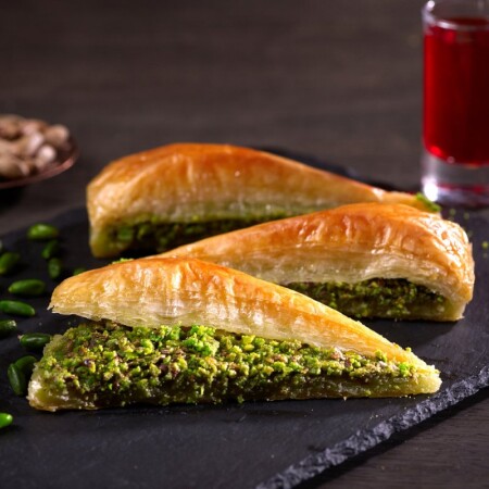 Bol Antep Fıstıklı Havuç Dilim Baklava - 4 Dilim - Halal
