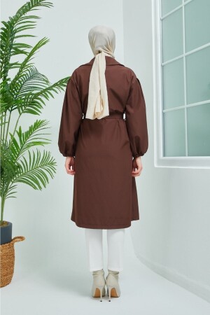 Brauner Trenchcoat mit Ballonärmeln und Gürtel 7006 - 6