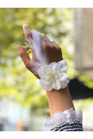 Bride To Be 10-teiliges Brautjungfern-Brautarmband mit Feder- und Perlendetail in weißer Farbe für den Junggesellenabschied - 2