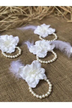 Bride To Be 10-teiliges Brautjungfern-Brautarmband mit Feder- und Perlendetail, weißes Junggesellinnenabschiedsarmband - 6