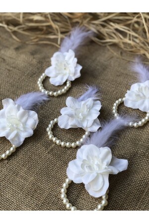 Bride To Be 10-teiliges Brautjungfern-Brautarmband mit Feder- und Perlendetail, weißes Junggesellinnenabschiedsarmband - 7