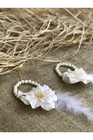 Bride To Be 10-teiliges Brautjungfern-Brautarmband mit Federn und Perlen, detailliertes weißes Junggesellinnenabschieds-Brautarmband HZRBRIDEBRACELET - 3