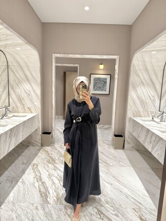 Büyük Tokalı İpeksi Elbise - Antrasit - Duendeca