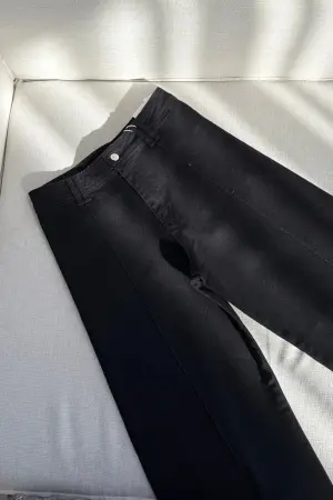 Çımalı Kesik Paça Siyah Jean - Nuuwears
