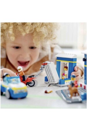 City Police Station Tracking 60370 Spielzeug-Bauset für Kinder ab 4 Jahren (172 Teile) - 6
