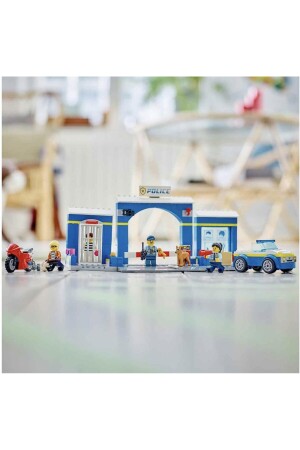 City Police Station Tracking 60370 Spielzeug-Bauset für Kinder ab 4 Jahren (172 Teile) - 8