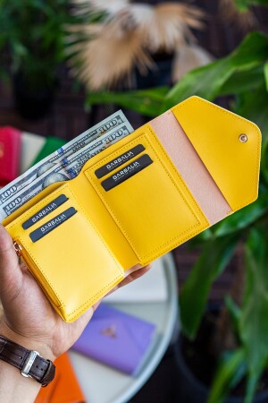 Columbia Mini-Damenbrieftasche aus veganem Leder in Gelb mit Münzfach und losem Kartenhalter COLUMBIA - 4