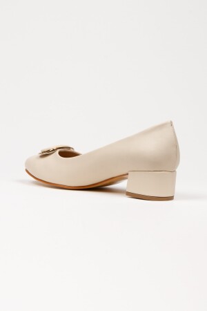 - Damen-Ballerinas in Beige mit stilvoller Schnalle und kurzem Absatz - 3