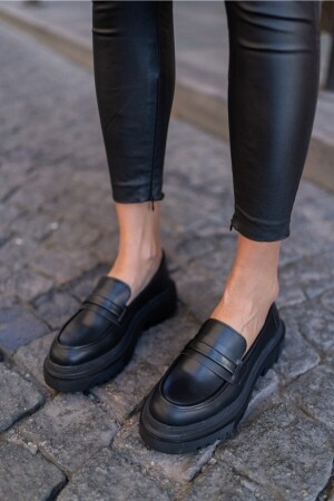 Damen-Loafer-Mokassin-Schuhe mit dicker Sohle, Schwarz mit Paspelierung - 1