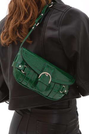 Damen-Umhängetasche „Emma“ aus Lackleder mit Skizzendruck im Baguette-Stil, Grün - 1