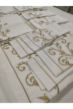 Das goldfarbene, bestickte Bettbezug-Set aus Baumwollsatin besteht aus 6 Teilen.8251857223 - 4
