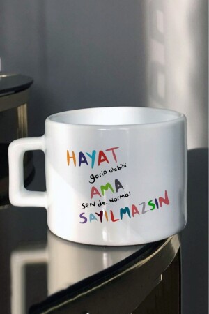 Das Leben mag seltsam sein, aber du bist auch nicht normal. Bedruckte Teetasse - 3