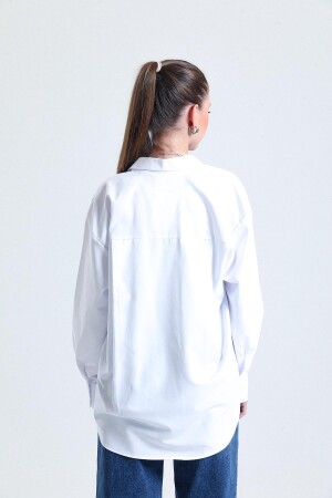 Das weiße Oversize-Shirt für Damen von Snowform zeigt keine Unterwäsche aus weißem Stoff - 3