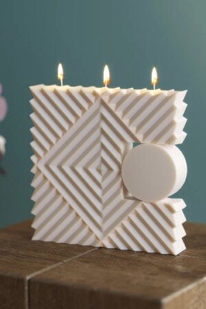 Dekorative Rhombus-Kerze – vegane Sojawachskerze mit Rhombus-Duft Rhombus95 - 1