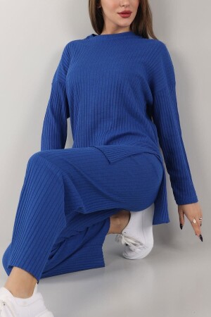 Der Tweed-Anzug ist nicht durchgängig sichtbar, völlig verformt - Cankids