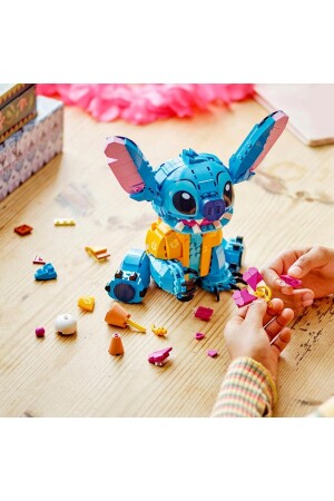 ® Disney Stitch 43249 – Kreatives Spielzeug-Konstruktionsset für Kinder ab 9 Jahren (730 Teile) - 10