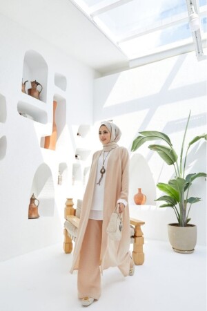 Dreiteiliger Hijab-Leinenanzug in Beige, Modell 452 - 4