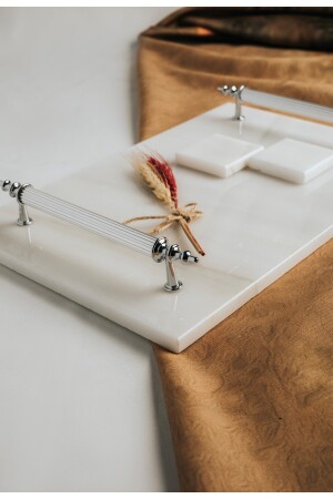 Dünnes silbernes Marmortablett für Verlobungs-/Verlobungsfeiern, silberne Schere, 2 abnehmbare Ringhalter, Metallprofilgriff MERALP1050 - 2