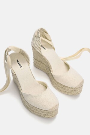 Espadrilles mit Plateau-Keilabsatz - 1