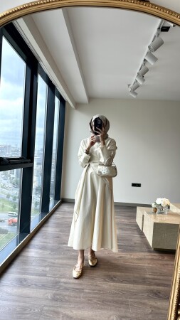 Eteği Yandan Geçirmeli Takım - Bej - Duendeca