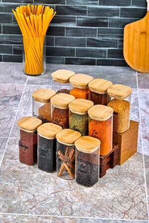 Etiketli 12'li Ahşap Kapaklı Mika Baharat Seti - Sızdırmaz Lüks Akrlilik Baharatlık 300 ML FBZ-203-300 - FBZhome