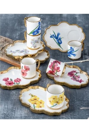 Etnical Flower Pattern Goldvergoldetes Servierteller-Set mit 6 Porzellan-Kaffeetassen 0170 1025070. 0037 - 1