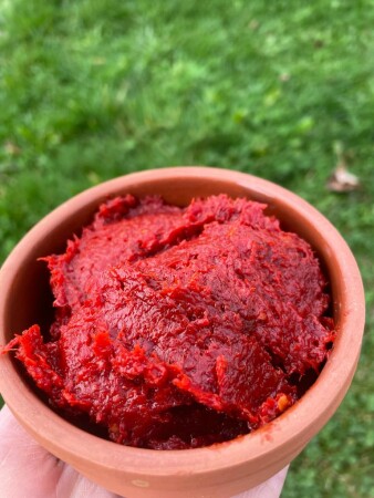 Ev Yapımı Katkısız Köy Acı Biber Salçası- 1kg (Aydın) - Halal