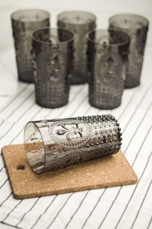 كأس من النبيذ المضغوط من النبيذ المضغوط من النبيذ المضغوط من النبيذ المضغوط من النبيذ المضغوط من النبيذ الم - EWs