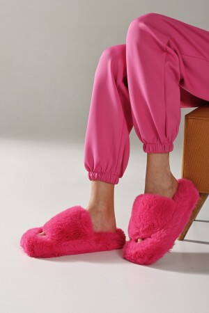 Extraweiche, pelzige Hausschuhe in Fuchsia - 1