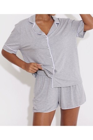 Geknöpftes Pyjama-Set mit Shorts - 1