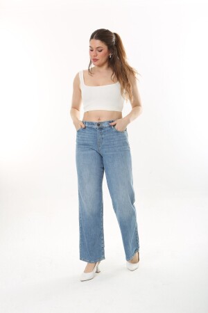 Gerade geschnittene Plus-Size-Jeans mit weitem Bein und elastischem Bund - 1