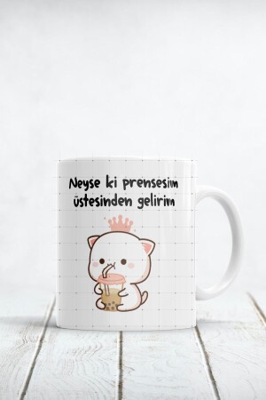 „Glücklicherweise kann ich meine Prinzessin überwinden“ bedruckte Tasse - 1