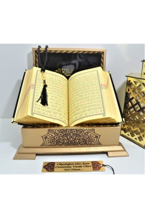 Goldene Truhe aus Samt mit dem Namen „Heiliger Koran“ (SCHWARZ), Hafiz-Größe (14 x 20 cm), Lesezeichen-Tasbih-Set - 5