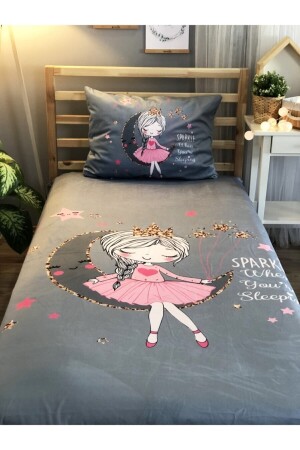 فتاة من خلفية من الـ MNZ-Gray الجالسة على القمر - Evmila